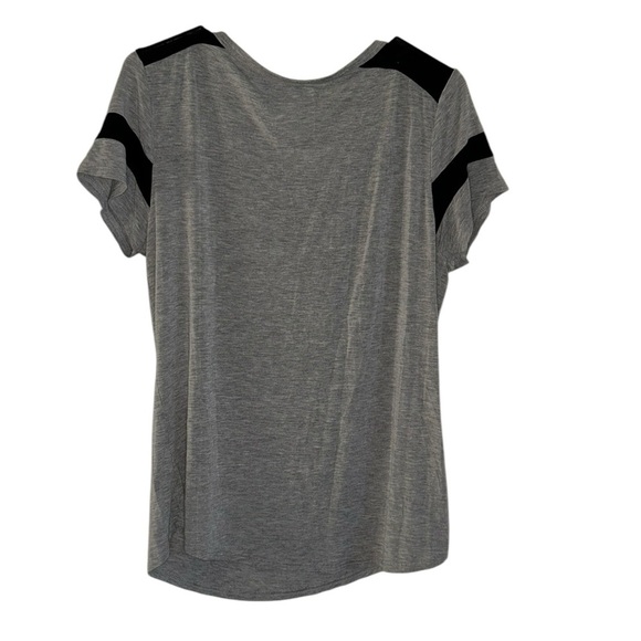 NFL Team Apparel Tampa Bay Buccaneers Women’s Size Large Gray Shirt Football - Picture 2 of 6